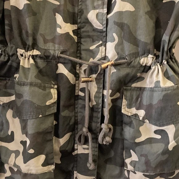 Bloomingdale's AQUA Camouflage Hooded Anorak/Style 17404/Sz L/NEW/REDUCED PRICE! - Picture 4 of 5